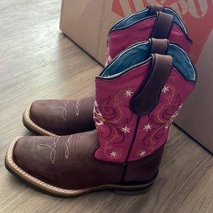 Girls cowboy boots !!